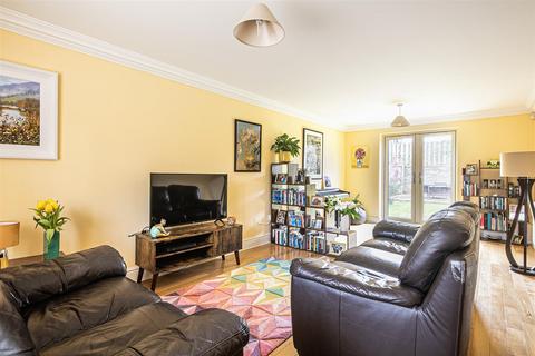 8 The Spinney, Sheffield, S17 3AL
