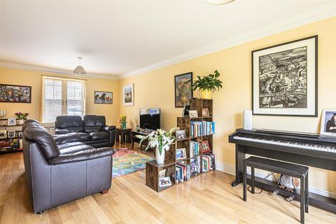 8 The Spinney, Sheffield, S17 3AL