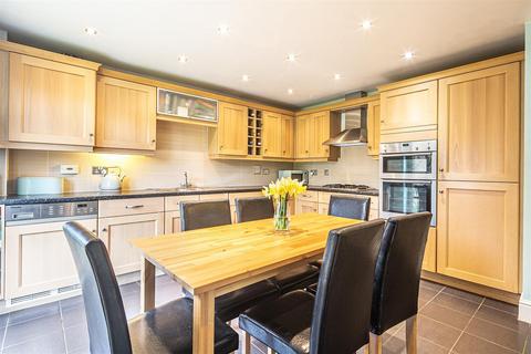 8 The Spinney, Sheffield, S17 3AL