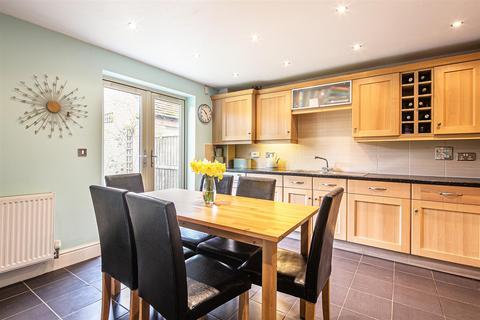 8 The Spinney, Sheffield, S17 3AL