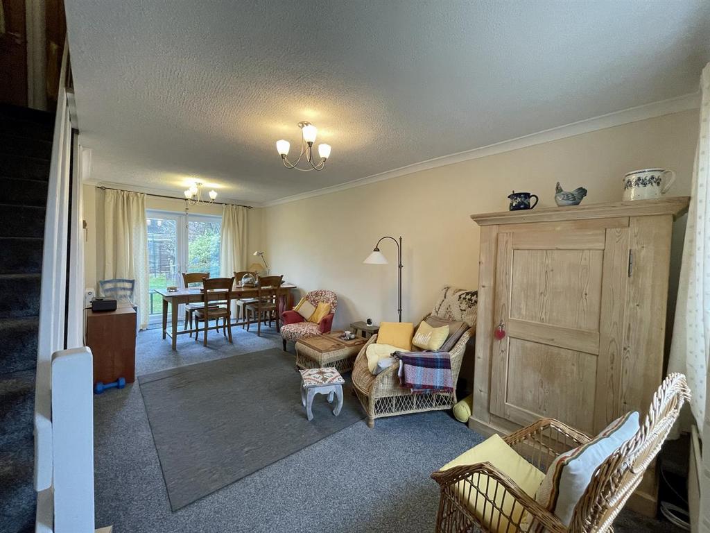 Perth Road, Stamford 3 bed semidetached house £260,000