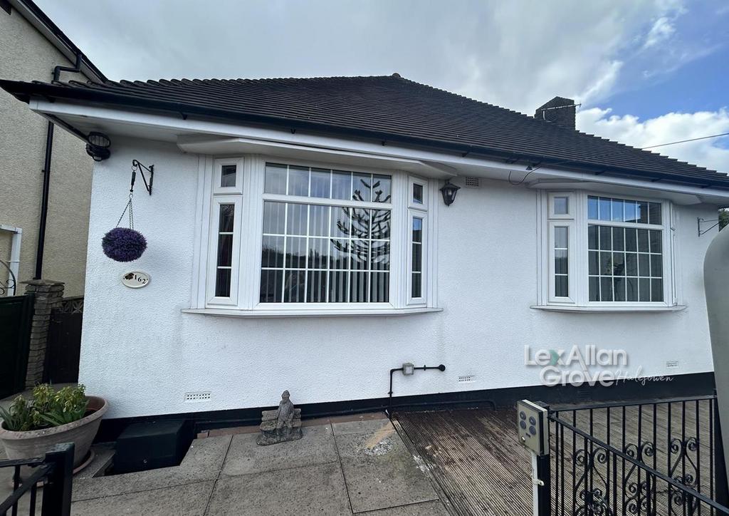 Station Road, Cradley Heath 2 bed detached bungalow for sale £220,000