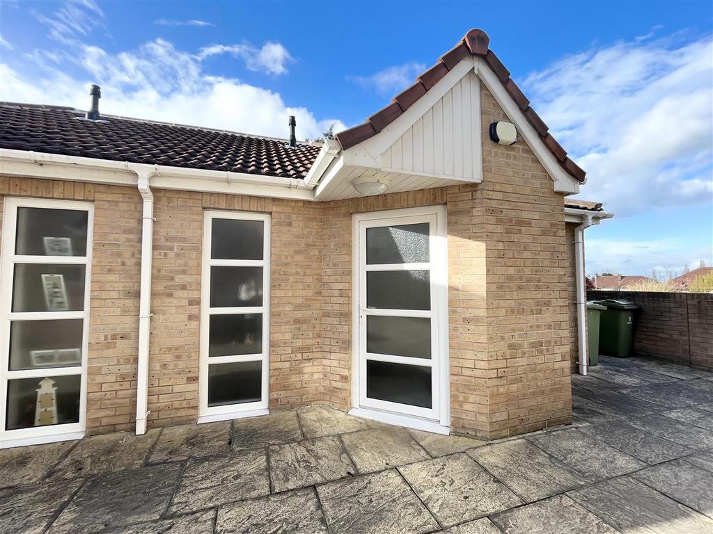 Pottery Court, Knottingley WF11 2 bed semidetached house £675 pcm (£