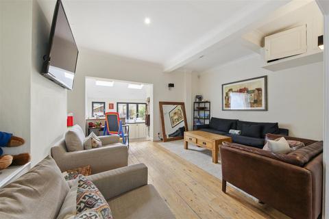 18 Ashlone Road, London, SW15 1LR