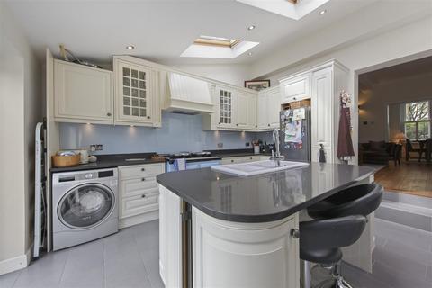 18 Ashlone Road, London, SW15 1LR