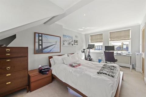 18 Ashlone Road, London, SW15 1LR