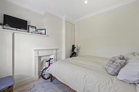 18 Ashlone Road, London, SW15 1LR
