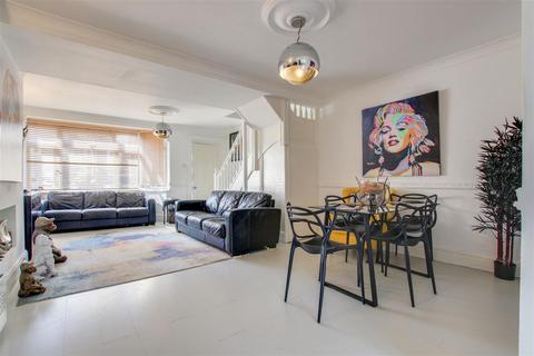 95 Tynemouth Drive, Enfield, EN1 4LP