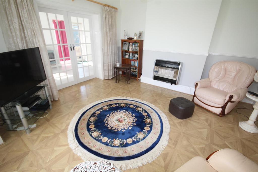 Wynnstay Road, Old Colwyn, Colwyn Bay 3 bed semidetached house £295,000