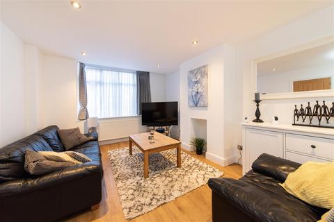 23 Aberdare Gardens, London, NW7 1DT