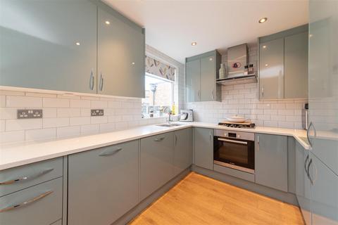 23 Aberdare Gardens, London, NW7 1DT