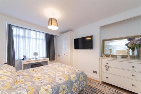 23 Aberdare Gardens, London, NW7 1DT