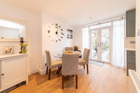 23 Aberdare Gardens, London, NW7 1DT