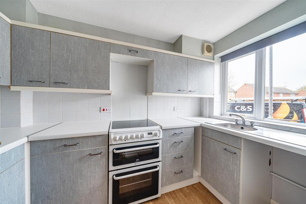 Kingfisher Drive, Devizes 2 bed terraced house £217,500