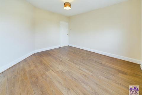 4 bedroom end of terrace house for sale - Scotteswood Avenue, Chatham