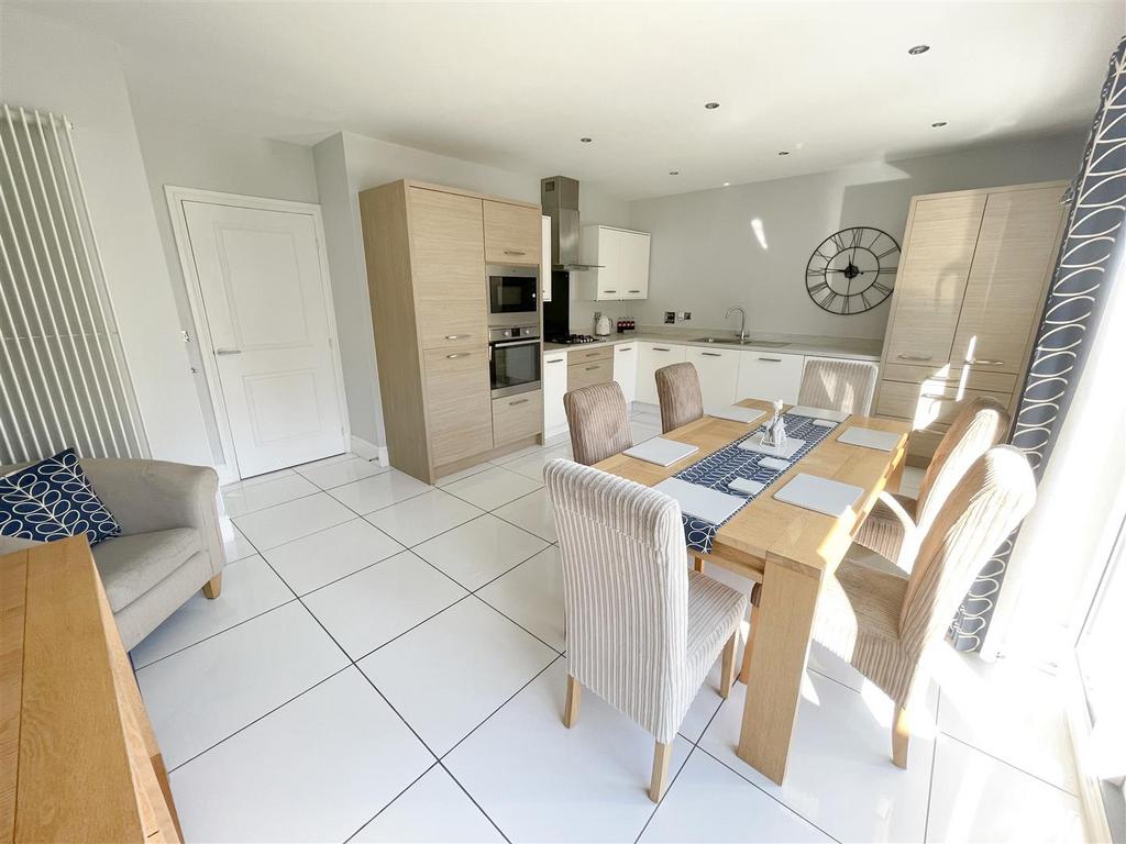Beech Close, Steeton, Keighley 4 bed detached house for sale £395,000
