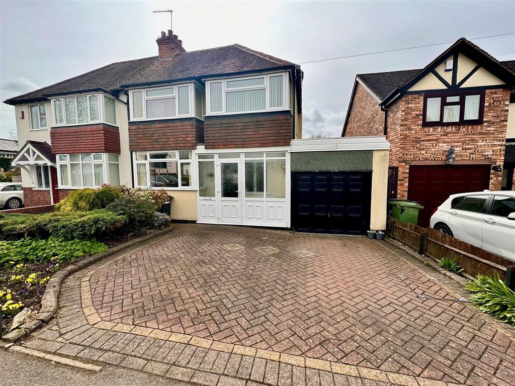 Castlecroft Road, Wolverhampton 3 bed semidetached house for sale £