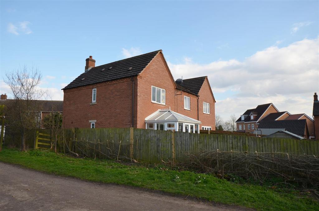 Doctors Lane, Melton Mowbray 3 bed end of terrace house £180,000