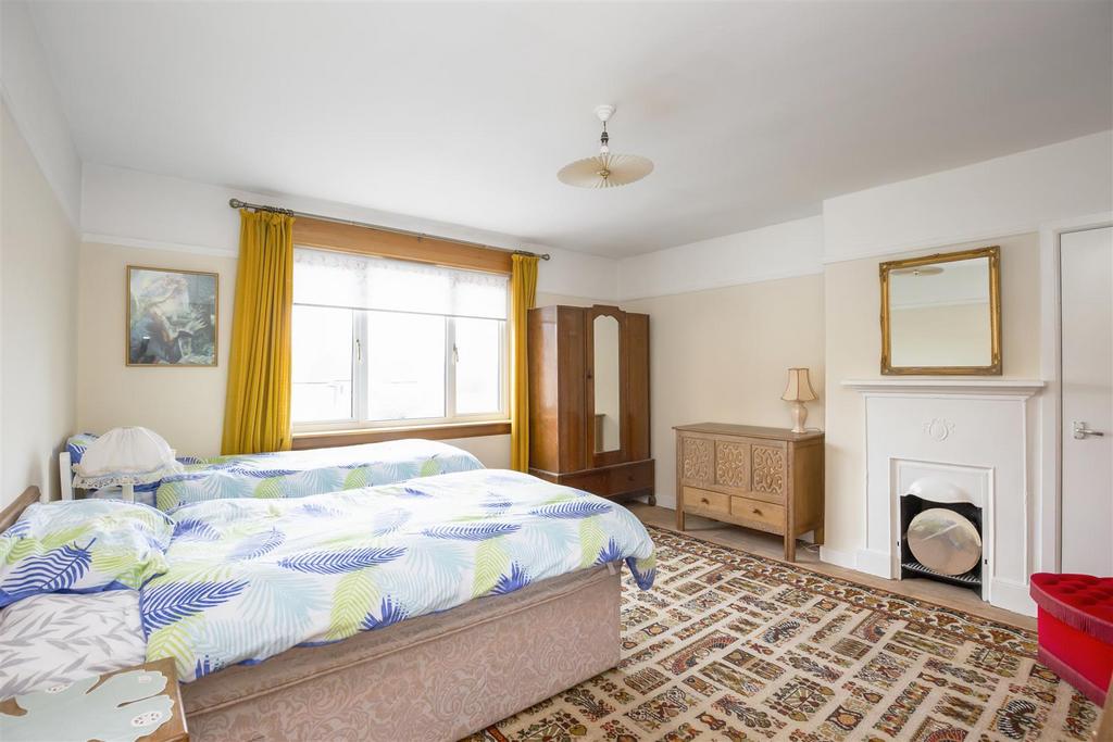 166 Queensferry Road Rosyth KY11 2 JF 16.jpg