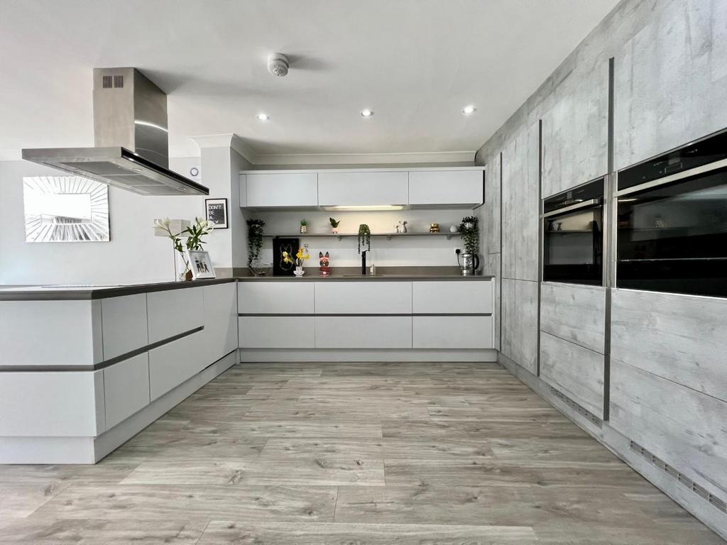 The Larun Beat, Yarm 4 bed link detached house £350,000