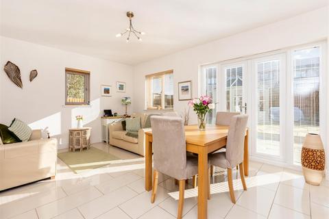 35 Bruce Road, Crossgates, Cowdenbeath, KY4 8AZ