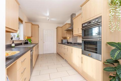 35 Bruce Road, Crossgates, Cowdenbeath, KY4 8AZ