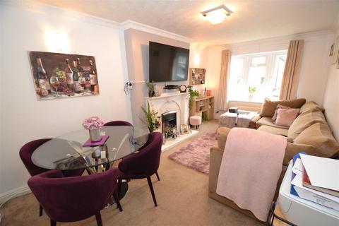 33 Ascot Parade, Bradford, BD7 4NJ
