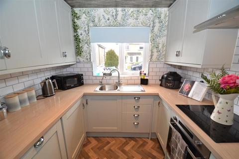33 Ascot Parade, Bradford, BD7 4NJ