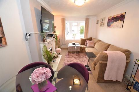 33 Ascot Parade, Bradford, BD7 4NJ