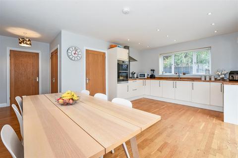 15 Rownhams Road, North Baddesley, Southampton, SO52 9ES
