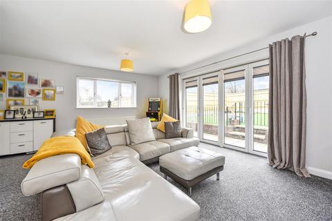 15 Rownhams Road, North Baddesley, Southampton, SO52 9ES