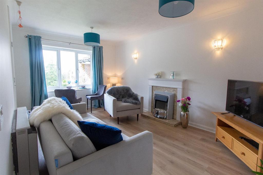 Church Road, Haywards Heath 1 bed retirement property £1,295 pcm (£