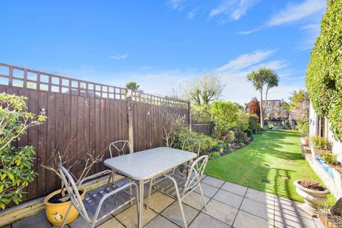 3 Fairfield Way, Epsom, KT19 0EF