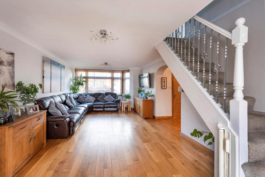 St Audrey Avenue, Bexleyheath, DA7 4 bed semidetached house £585,000