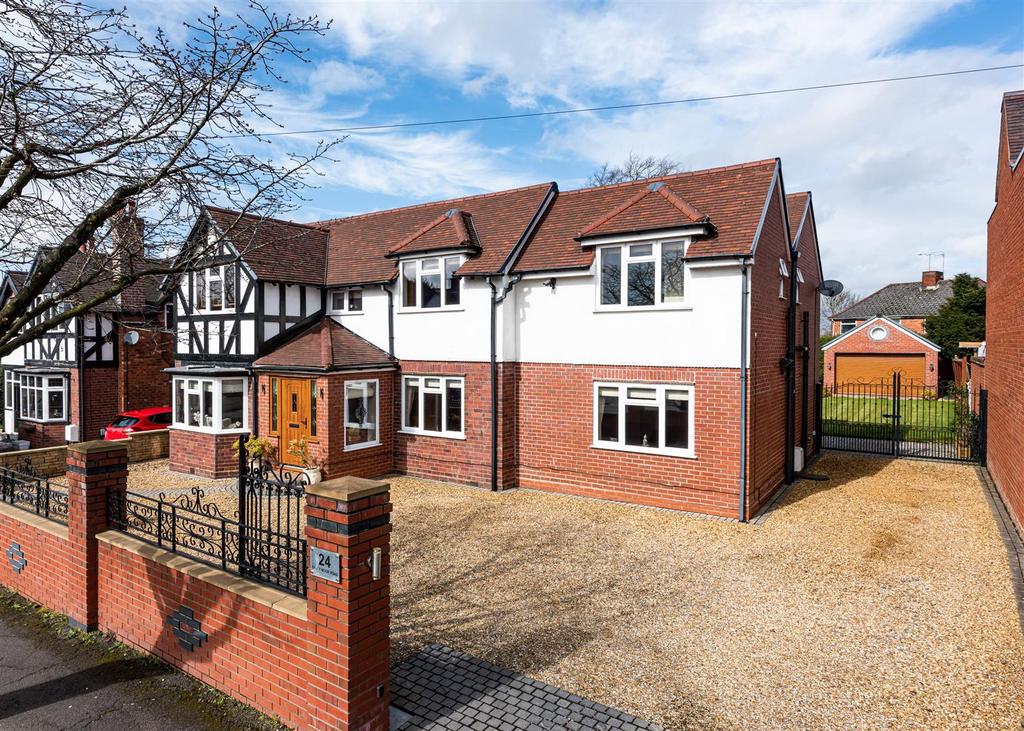 24 Oxley Moor Road, Oxley, Wolverhampton 4 bed detached house £645,000