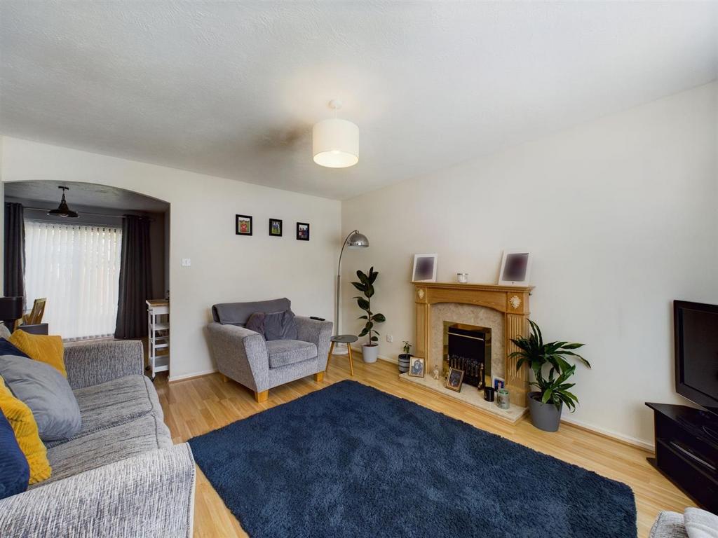 Moss Valley Road, New Broughton, Wrexham 3 bed semidetached house £180,000