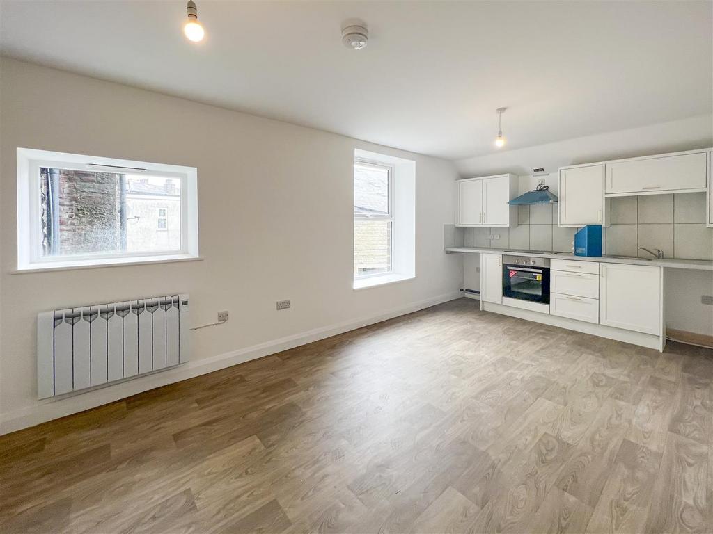 Bury Road, Rawtenstall, Rossendale 2 bed apartment £795 pcm (£183 pw)
