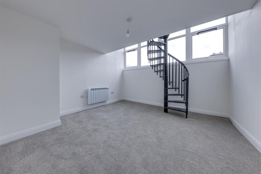 Bury Road, Rawtenstall, Rossendale 1 bed penthouse £750 pcm (£173 pw)