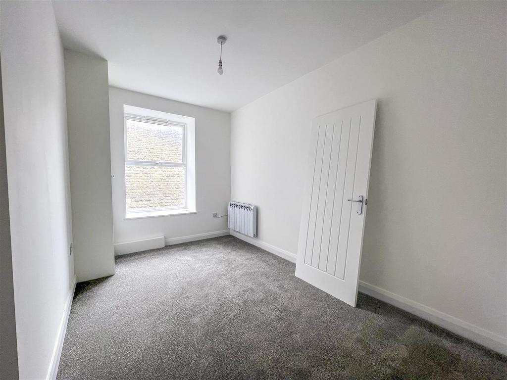 Bury Road, Rawtenstall, Rossendale 1 bed penthouse £750 pcm (£173 pw)