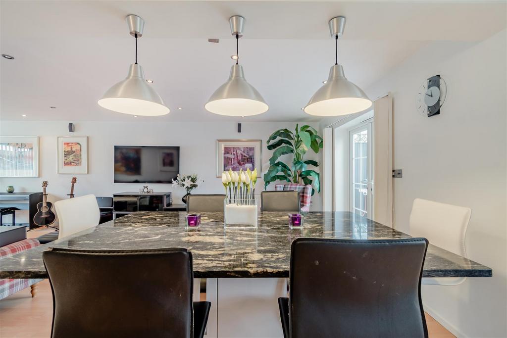 8548720-interior24.jpg