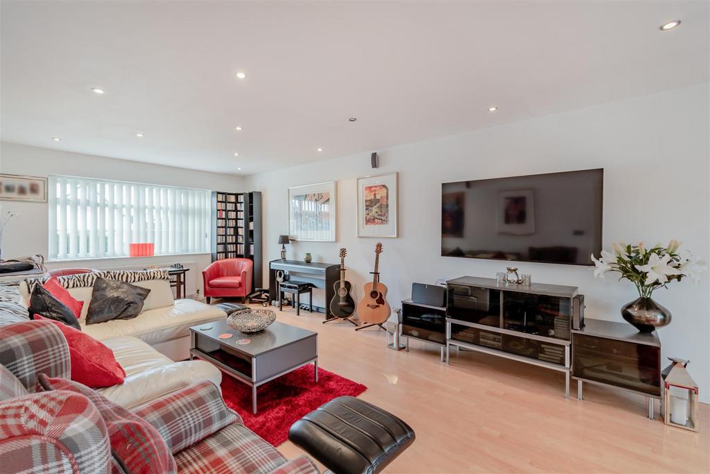8548720-interior25.jpg