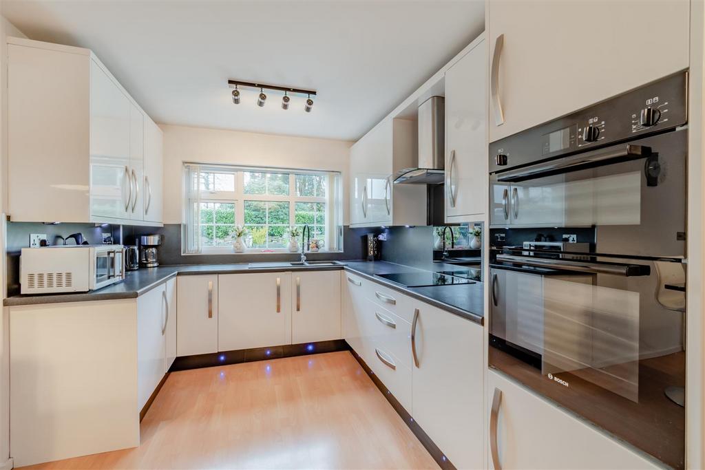 8548720-interior22.jpg