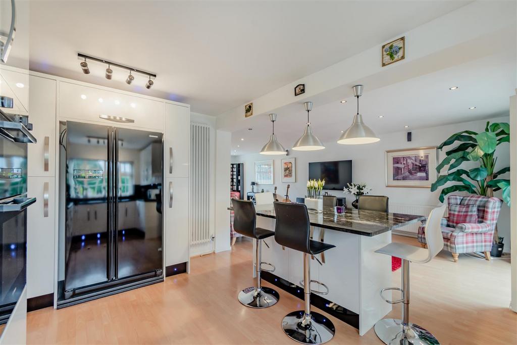 8548720-interior23.jpg