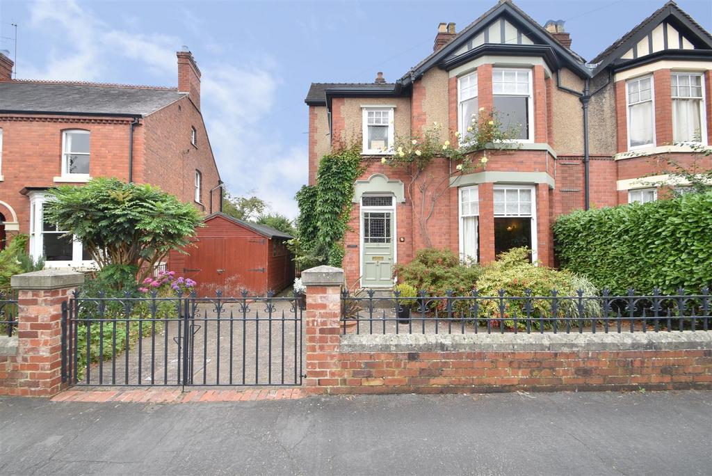 15 North Hermitage, Belle Vue, Shrewsbury SY3 7JW 5 bed semidetached