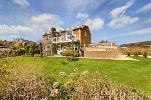 4 bedroom detached house for sale - Field Close Road, Scalby, Scarborough