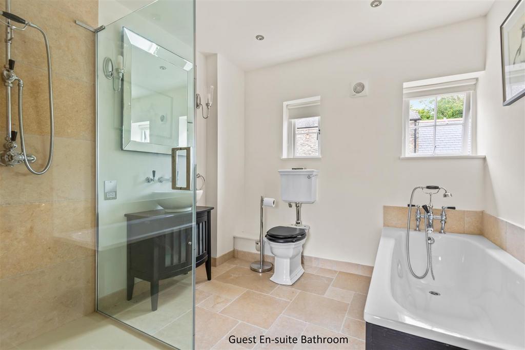 DSC 0936 Guest Ensuite Bathroom.jpg