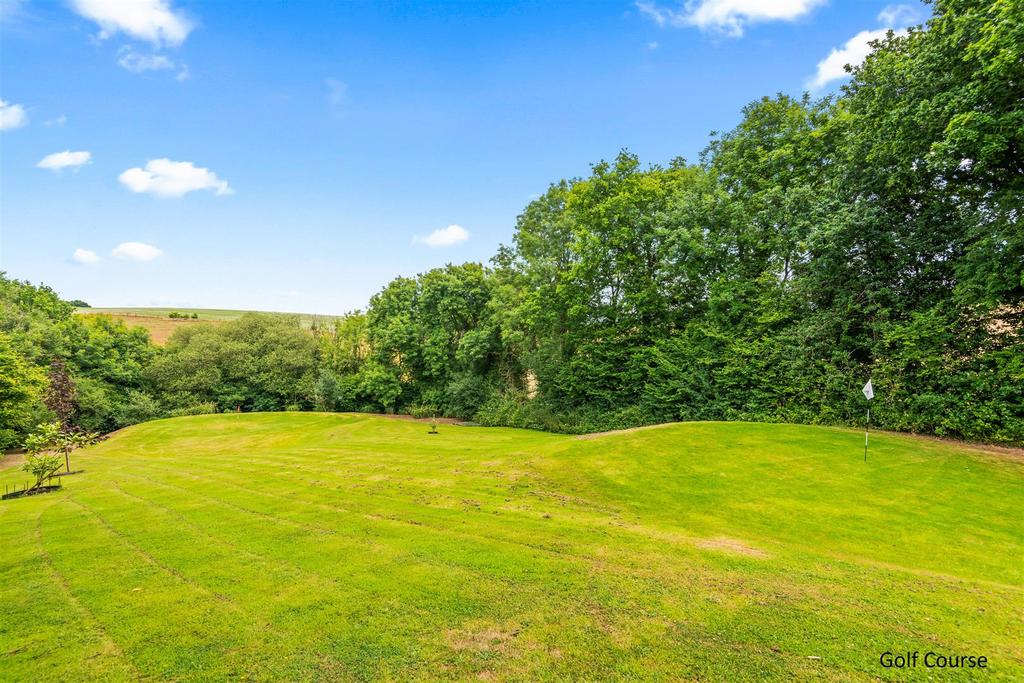 DSC 1060 Golf course.jpg
