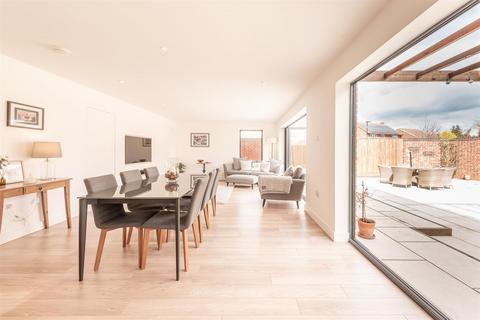 2 Darnford Close, Sutton Coldfield, B72 1YU