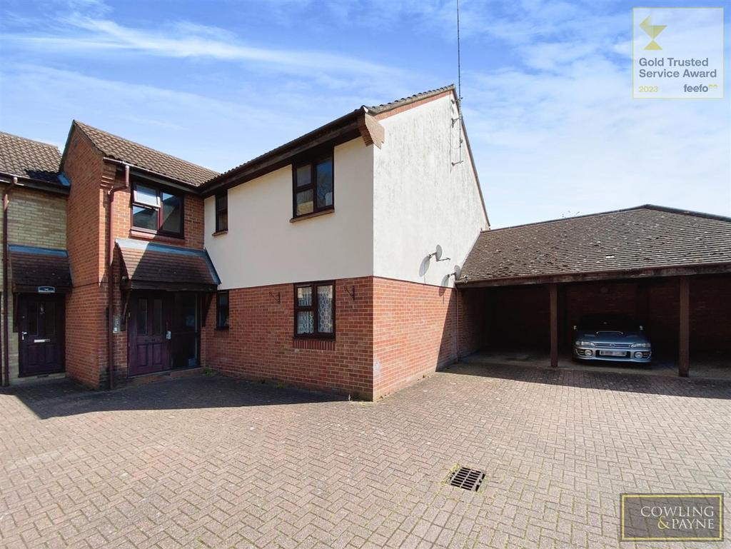 Wood Green, Basildon 2 bed apartment for sale £200,000