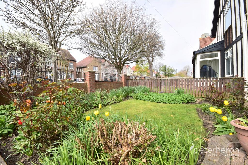 Stratford Avenue, Grangetown, Sunderland 3 bed semidetached house £